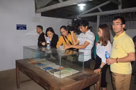 Representatives from tourism businesses join a field trip to survey and develop tours connecting Thanh Hoa and Houaphanh provinces. (Photo: baothanhhoa.vn)