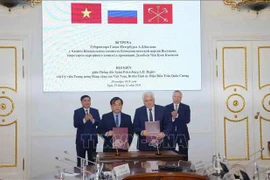 At the signing ceremony of cooperation agreements between Dien Bien and St. Petersburg. (Photo: VNA)