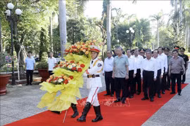 President To Lam offers wreath at the temple dedicated to President Ho Chi Minh in Long Duc commune, Tra Vinh city in the Mekong Delta province of same name on July 6. (Photo: VNA)