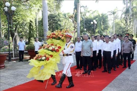 President To Lam offers wreath at the temple dedicated to President Ho Chi Minh in Long Duc commune, Tra Vinh city in the Mekong Delta province of same name on July 6. (Photo: VNA)