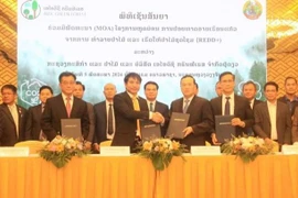 Representatives of the Lao government and AIDC attend the agreement signing ceremony on May 8, 2024. (Photo: thestar.com.my) 