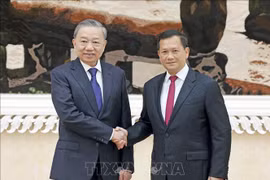 President To Lam (left) and Cambodian Prime Minister Samdech Moha Bovor Thipadei Hun Manet. (Photo: VNA) 