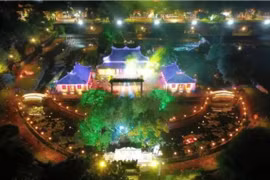 A musical show is held at Thieu Phuong Royal Garden, Imperial City, Hue. (Photo: sggp.org.vn)