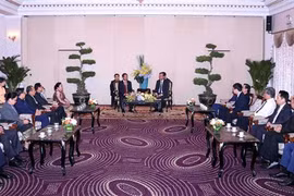 Deputy Secretary of the city Party Committee and Chairman of the municipal People's Committee Phan Van Mai receives the Lao delegation on September 26. (Photo: VNA)