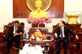 Secretary of the Can Tho Party Committee Nguyen Van Hieu (right) receives Indonesian Minister of Agriculture Andi Amran Sulaiman on May 20. (Photo: VNA)