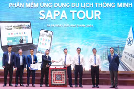 Representatives from agencies are at the launching ceremony of the app "Sapa Tour" to promote tourism in resort town of Sa Pa in northern province of Lao Cai. (Photo: nhandan.vn)