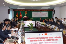 Representatives from Vinh Long province and Japan's Niigata pefecture at the meeting on August 5. (Photo: VNA)