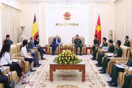 Deputy Minister of National Defence Senior Lieutenant General Hoang Xuan Chien receives André Flahaut, visiting member of the Belgian Chamber of Representatives and Minister of State in Hanoi on May 20. (Photo: VNA)