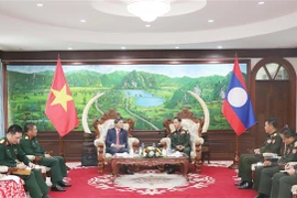 Lao Minister of National Defence Khamlieng Uthakaysone receives a delegation of the Vietnamese Embassy in Laos led by Ambassador Nguyen Minh Tam. (Photo: VNA)