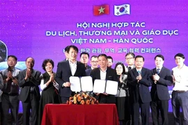 The Asia Tourism Development Institute (ATI) signs cooperation documents with Korean agencies. (Photo: VNA)