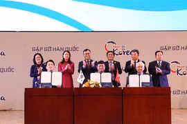 Representatives from Binh Duong and Korean partners sign a cooperation agreement at the “Meet Korea 2024” programme on May 17. (Photo: VNA)
