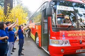 Buses bring Tet closers to disadvantaged students