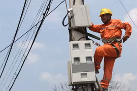 Solar power lights An Binh people’s life up