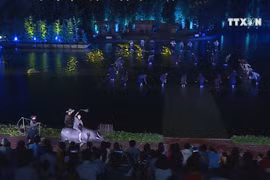 Outdoor spectacle thrills audience