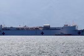 US hospital ship docks in Nha Trang, begins humanitarian programme