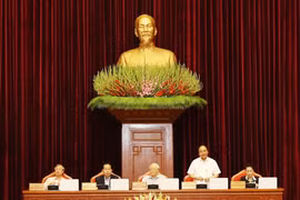 Party Central Committee's seventh session discusses personnel 