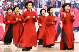 Folk singing strives for tourists’ delight