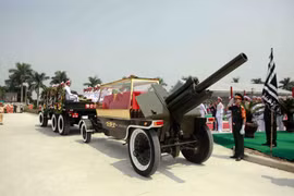 Former Party General Secretary Do Muoi laid to rest in solemn ceremony