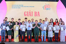 Best works in external information service honoured