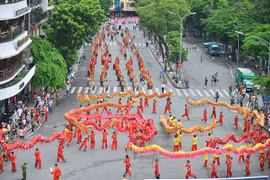 Foreign visitors enjoy Hanoi street festival