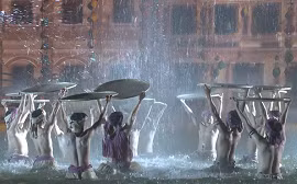 Colourful night show dazzles visitors to Hoi An 