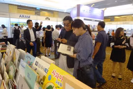 RoK book fair opens in HCM City