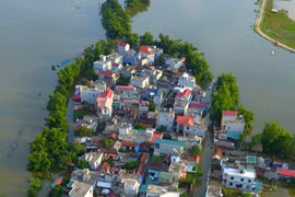 Riverside villages of Hanoi submerged in floodwater