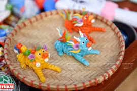 Toy figurine making in Xuan La village