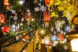 Christmas overwhelms downtown Hanoi