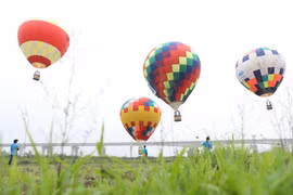 Hot air balloon festival takes to the skies in Hanoi