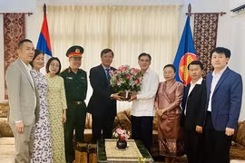 Vietnamese diplomats extend greetings to Lao Embassies in Belgium, Cuba on Bun Pi May festival