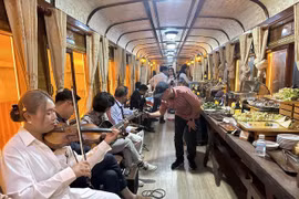Da Lat night train service offers unique tourist experience