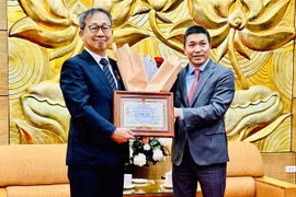  Japanese Ambassador receives friendship insignia