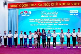 Scholarships given to disadvantaged ethnic minority students in Soc Trang