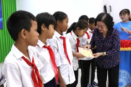 Scholarships presented to disadvantaged students in Tra Vinh