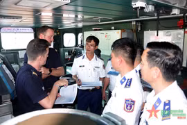 Vietnam Coast Guard, French navy's ship hold joint exercise
