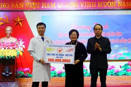 Two hemodialysis machines donated to Vietnam-Cuba friendship hospital