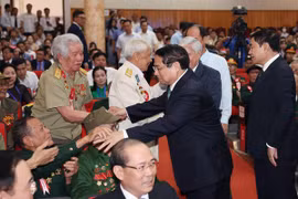 PM meets veteran soldiers, young volunteers, frontline workers serving Dien Bien Phu Campaign