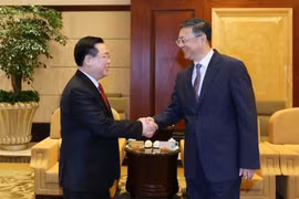 Top legislator receives Shanghai Party chief