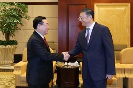 Top legislator receives Shanghai Party chief
