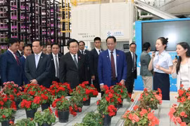 NA Chairman visits outstanding economic models in Yunnan