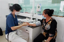 Korean educational organisation provides free health checks in Long An