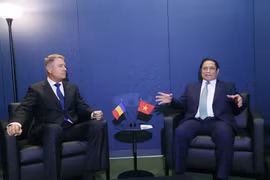 Romanian newspapers feature PM Chinh’s visit