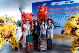 First New Year visitors to Thua Thien – Hue receive effusive welcome