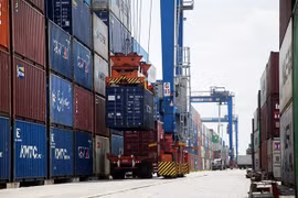 Controlling shipping line surcharge increases for market stability