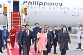 Philippine President arrives in Hanoi for state visit