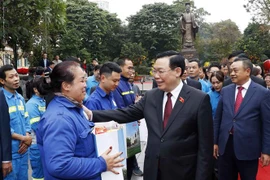 Top legislator extends Tet greetings to Hanoi Party Organisation, administration, people