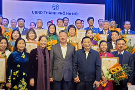 Hanoi gives “artisan” title to 42 handicraft artists