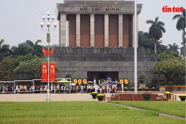 Over 61,000 people visit President Ho Chi Minh mausoleum on national holidays