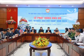 Hanoi raises nearly 40 bln VND for seas & islands fund